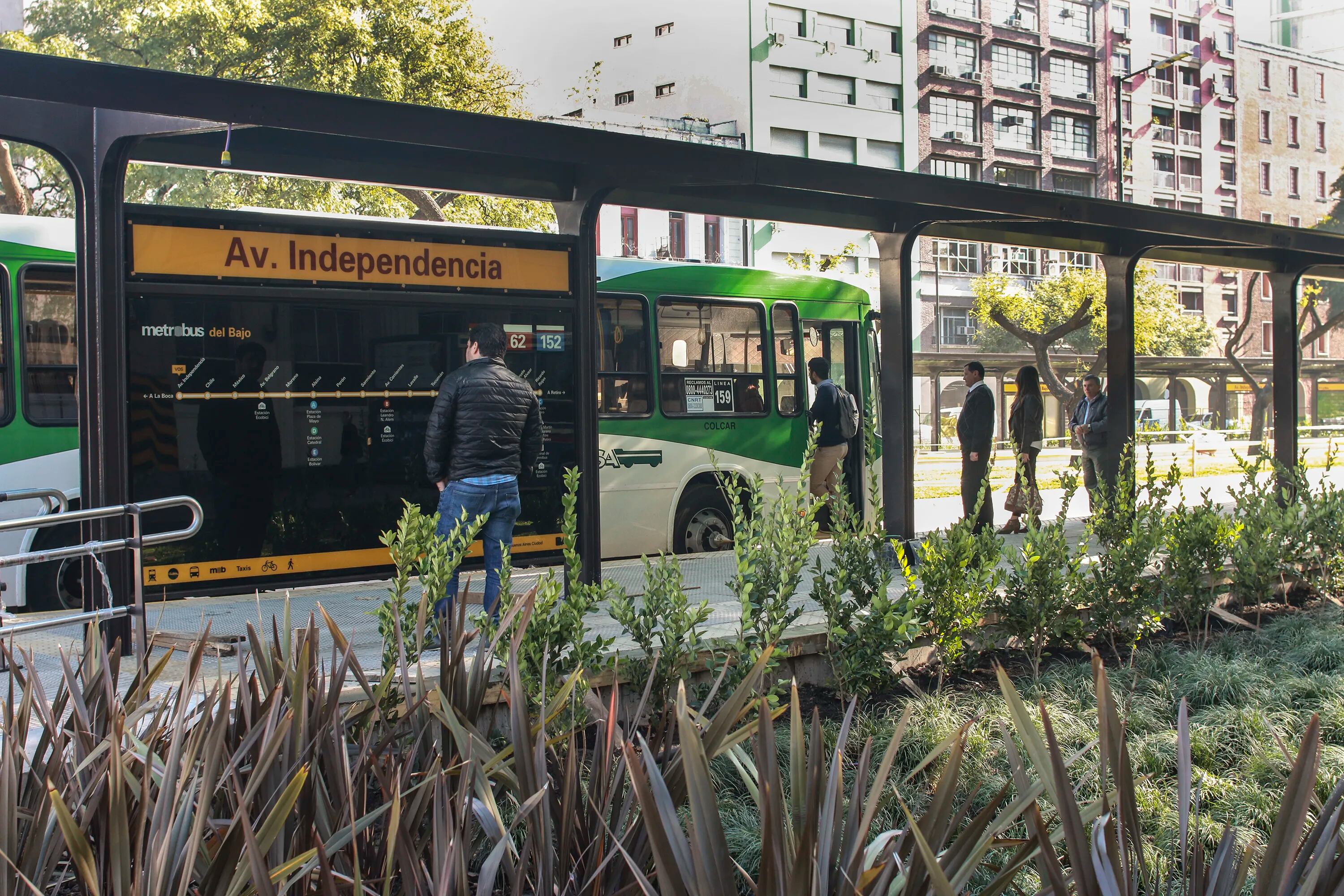 Desde este lunes cuatro líneas de colectivo cambian su recorrido en la Ciudad de Buenos Aires