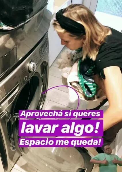 Luisana Lopilato se mostró poniendo el lavarropas en su casa