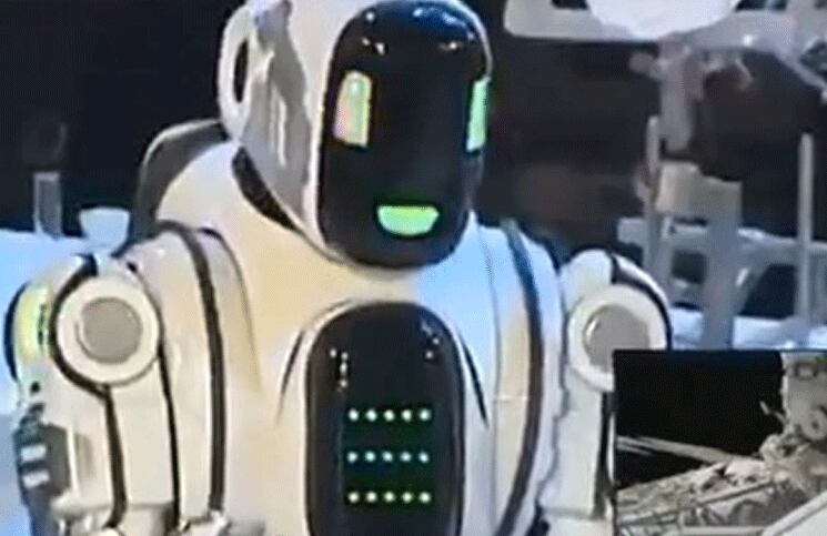 Un robot hiperrealista sorprende (y asusta) a los transeúntes de