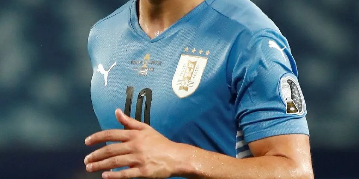 Indignación en Uruguay: Por qué la FIFA pidió borrar dos estrellas de su  escudo y los argumentos de la defensa charrúa