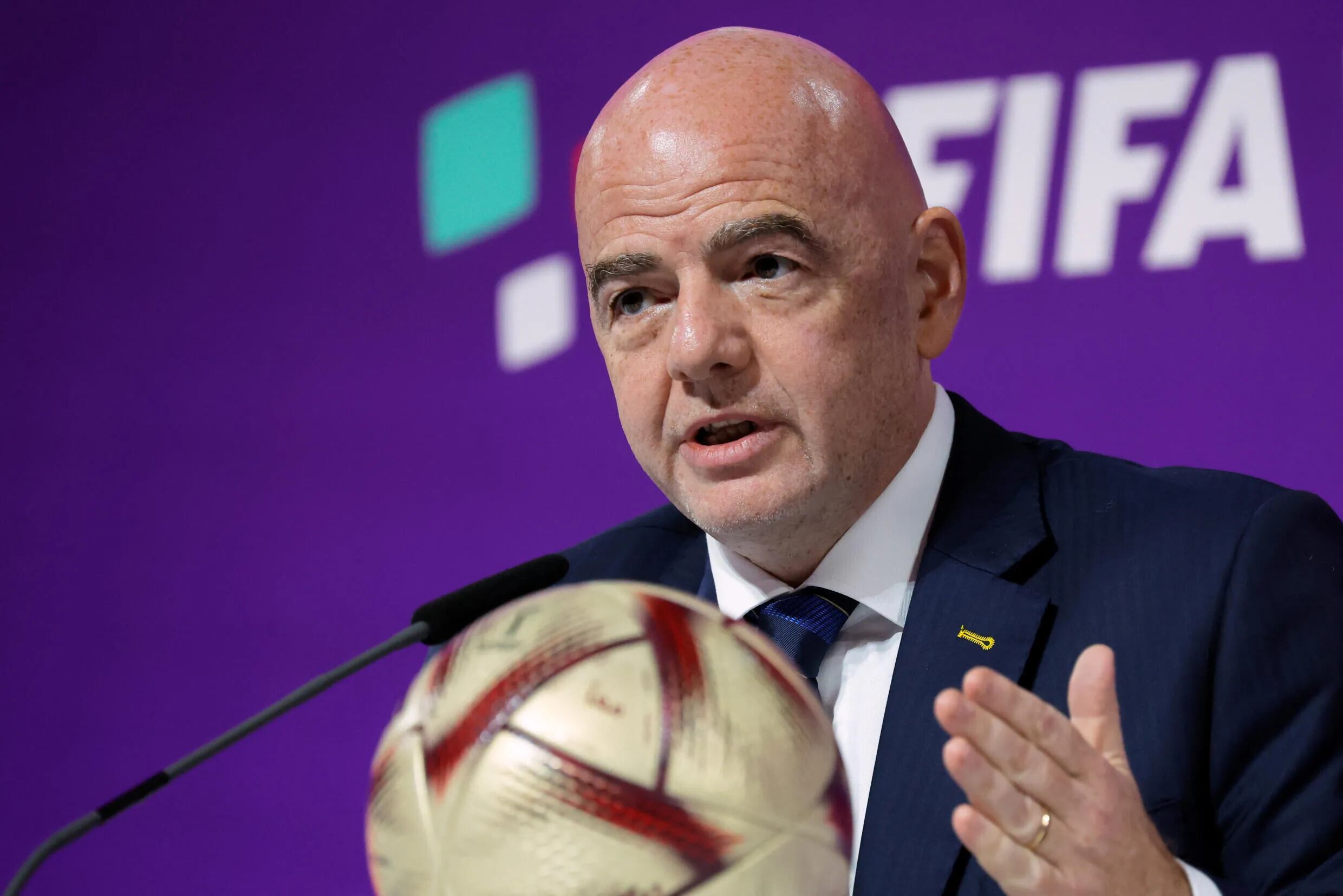 El presidente de la FIFA, Gianni Infantino, anunciando los detalles del próximo Mundial de Clubes, el 16 de diciembre de 2022 en Doha.