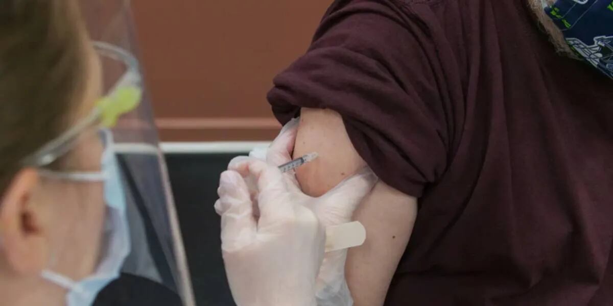 Coronavirus: las personas vacunadas pueden alcanzar la misma carga viral de la variante Delta que los no vacunados