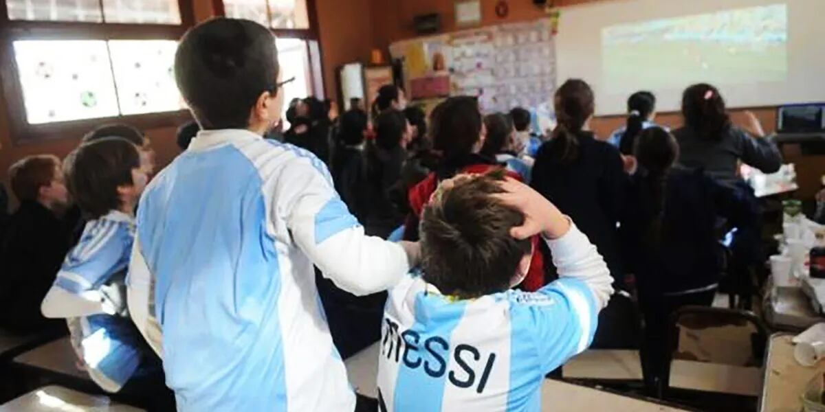 La ingeniosa respuesta de una maestra cuando sus alumnos le preguntaron si podían faltar en los partidos de Argentina en el Mundial: “Los que estén convocados por Scaloni”
