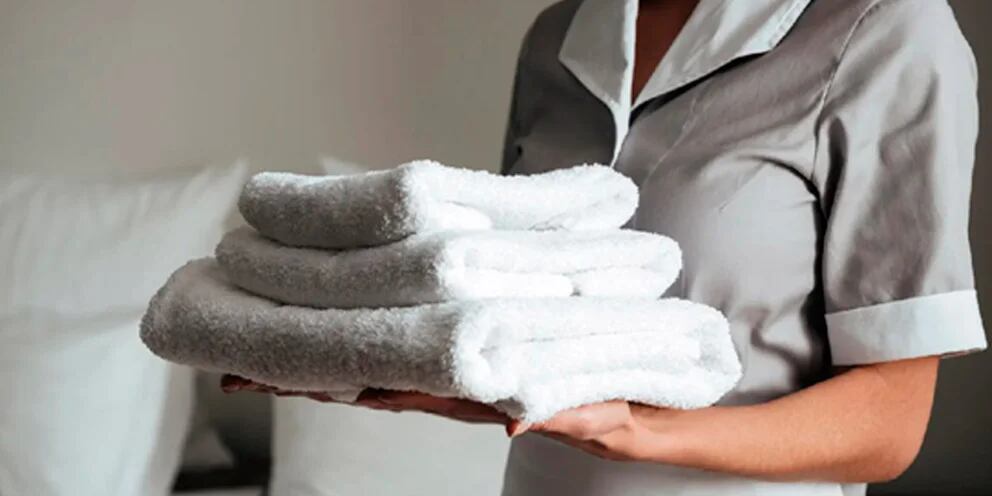 Por qué se debe cambiar el rollo de papel higiénico al ingresar en la habitación del hotel