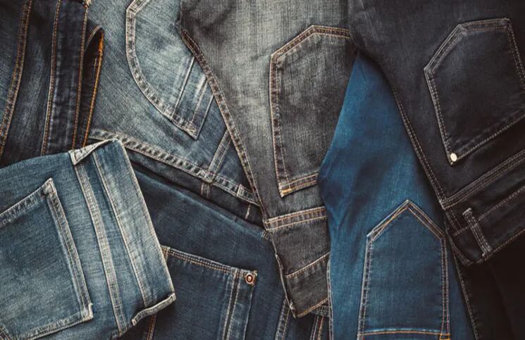Lávalos, pero no tanto: cada cuantos días conviene lavar los jeans