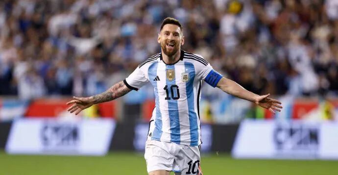 Lionel Messi presentó los nuevos botines que usará en la Selección Argentina: el detalle de las tres estrellas y el logo de la cabra