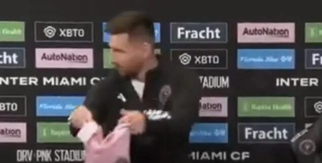 El astronómico precio de la camiseta que usó Messi en el video del