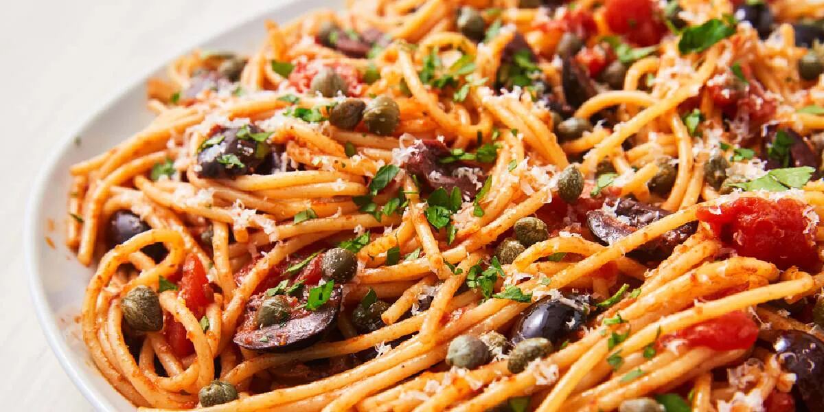 Spaguetti a la puttanesca: la receta de Donato De Santis con el mejor y muy  útil #Donatip | La 100