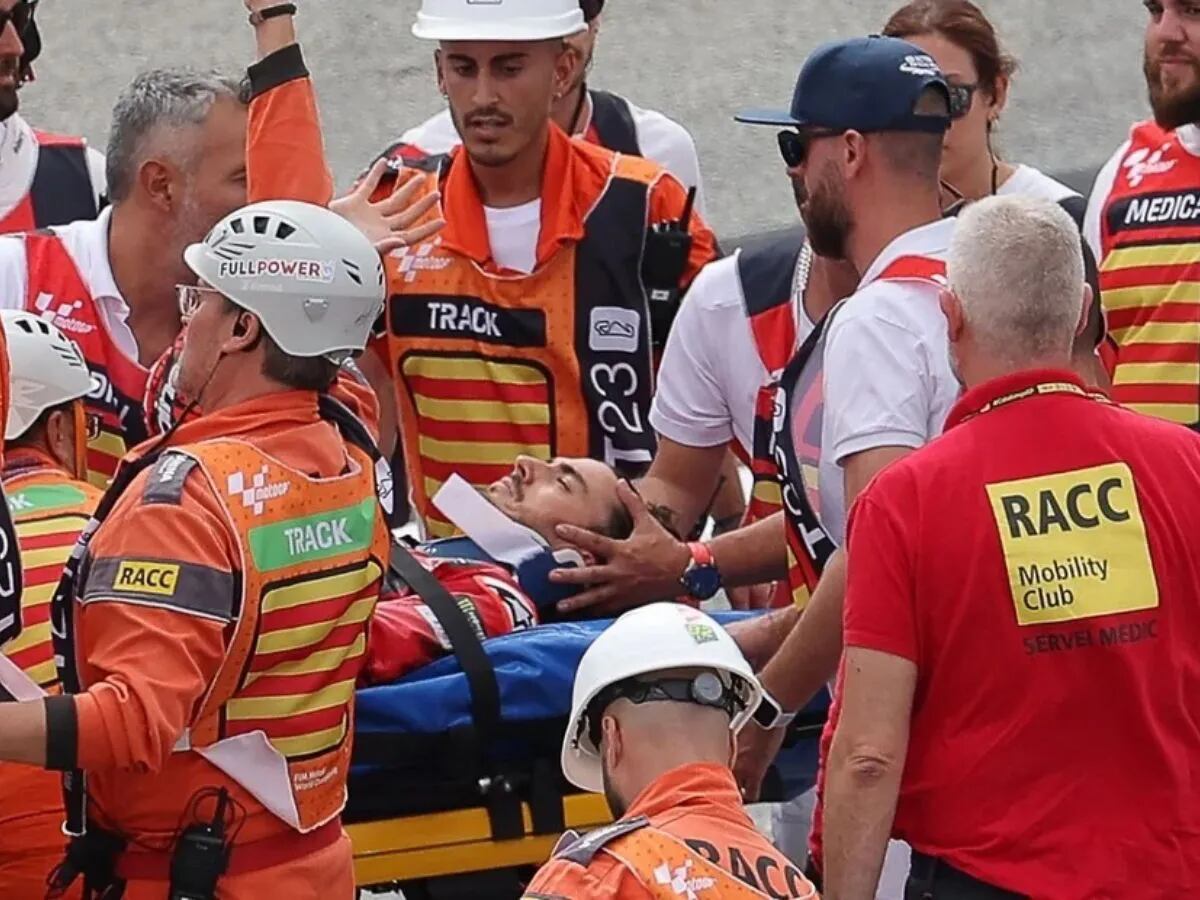 El gravísimo accidente en el MotoGP: Pecco Bagnaia se cayó en la pista y un rival le pasó por encima